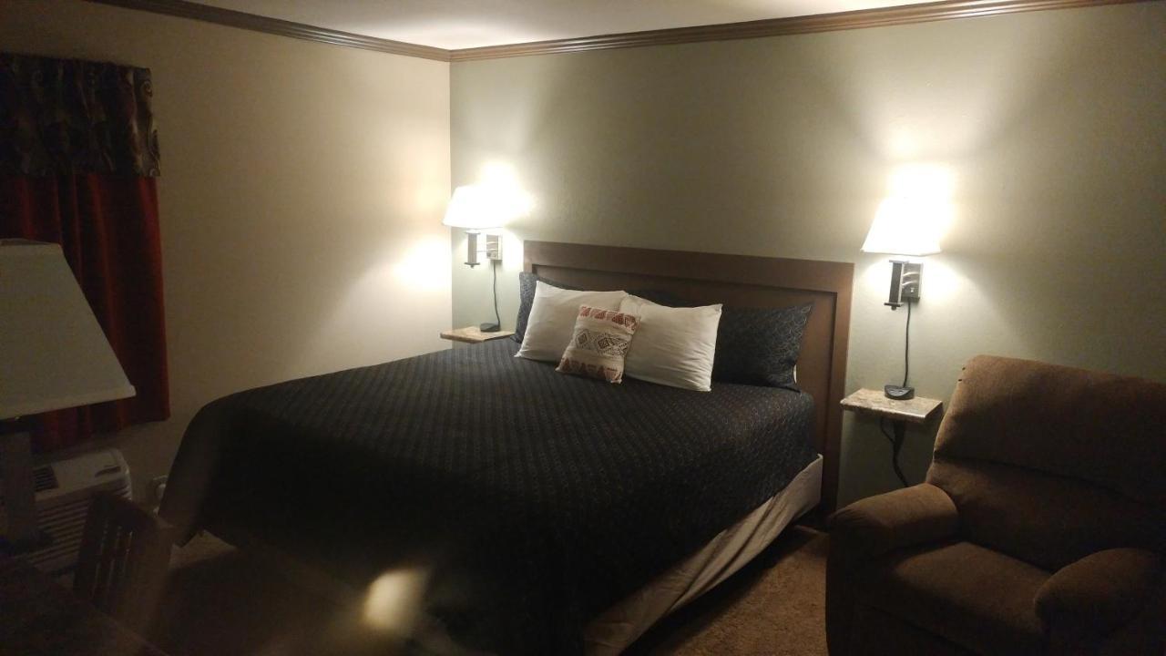 Sagebrush Inn & Suites Broadus Exterior photo
