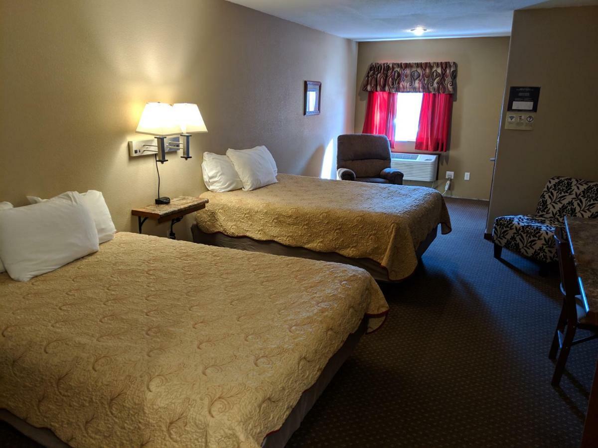 Sagebrush Inn & Suites Broadus Exterior photo